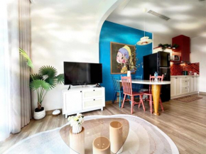 Retro Retreat - 2BR - 2WC - Riverside Walk - Skyline View
